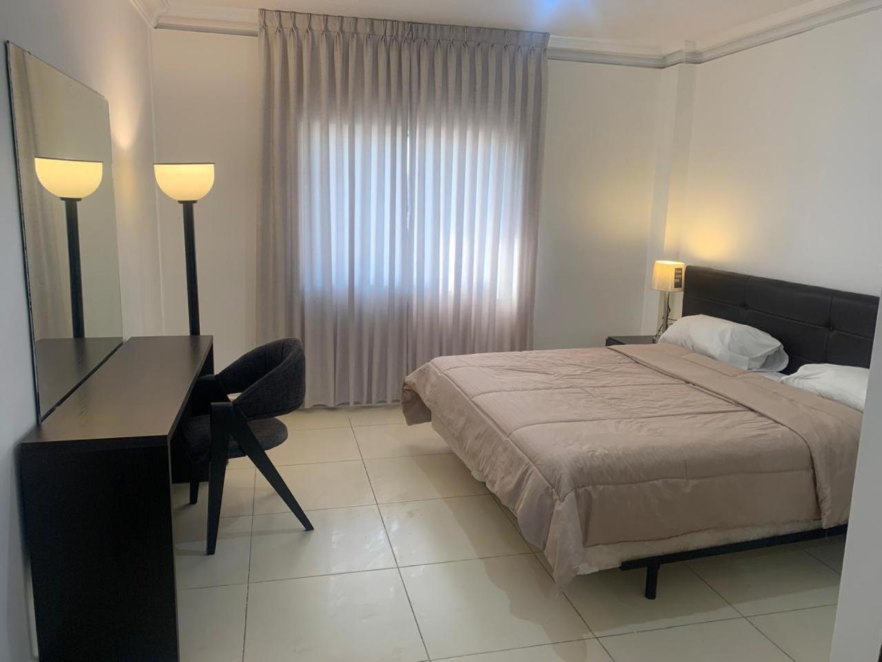 Omaima Hotel Apartments Amman Bagian luar foto